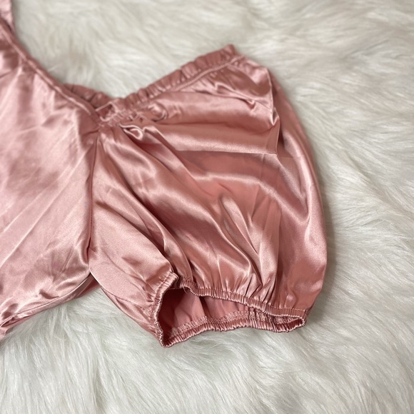 LIGHT MAUVE RUFFLE SATIN SHORT SLEEVE CROPPED LENGTH TOPS - Picture 4 of 7